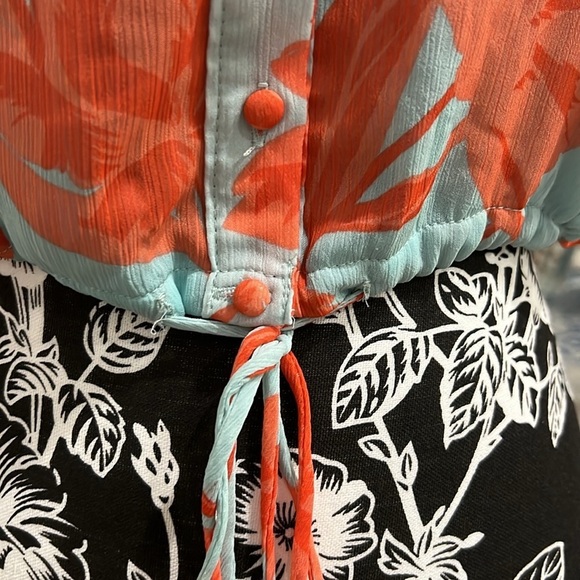 OLIVACEOUS Floral cropped blouse - Picture 6 of 11